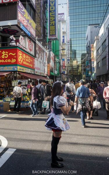 maid-cafe-akihabara-tokyo