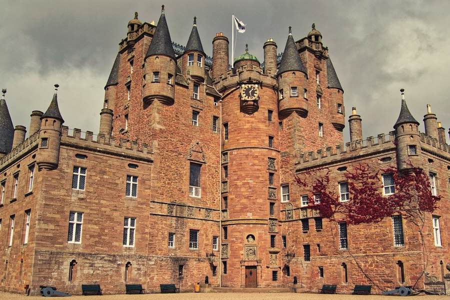 best castles to visit in england and scotland