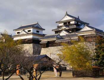 10 Best Castles in Japan to Visit castles-in-japan-bucket-list