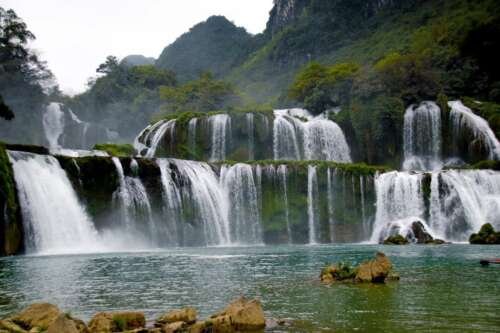 VISIT VIETNAM DISCOVER CULTURAL NATURAL WONDERS visual data 6